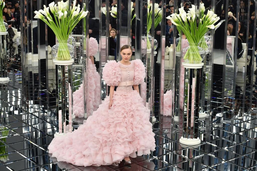 Show thoi trang xuan he 2017 xa hoa cua Chanel hinh anh 11