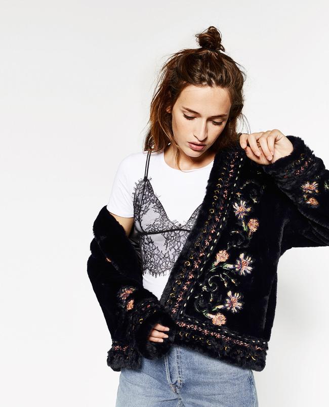 4 bí kíp tạo điểm nhấn bắt mắt cho những chiếc áo quá đỗi đơn giản - Ảnh 15.