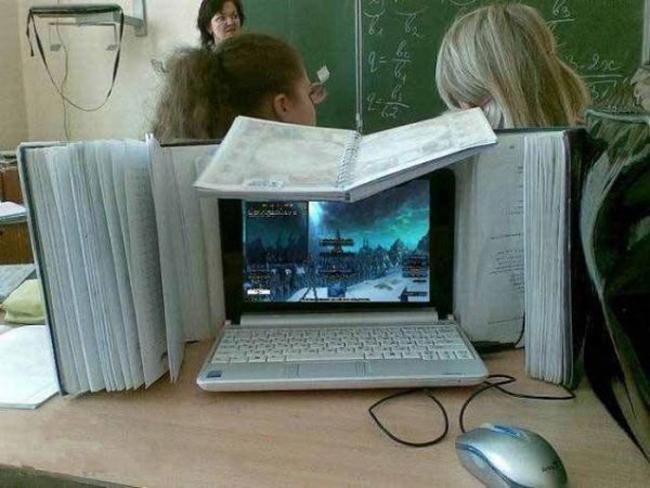 giat minh voi nhung hinh anh "hiem thay" trong lop hoc hinh anh 3