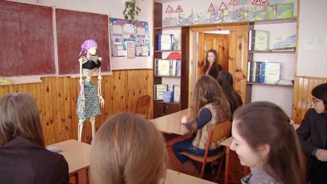 giat minh voi nhung hinh anh "hiem thay" trong lop hoc hinh anh 13