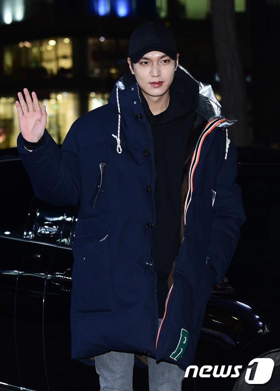 Jeon Ji Hyun đẹp như thiếu nữ bên xế khủng, Lee Min Ho lộ mặt trắng bệch trong đêm tiệc - Ảnh 7.