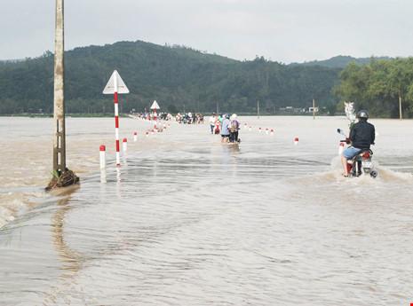 Lần đầu tiên, Phú Yên bị ngập lụt ngày giáp Tết - Ảnh 1.