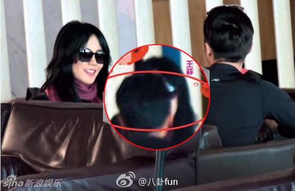 vuong-phi-no-dua-hon-ta-dinh-phong-o-san-bay