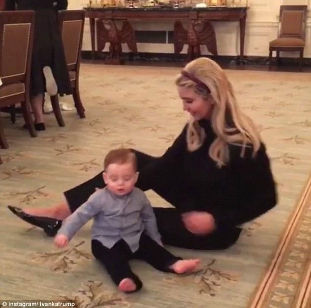 Đối với cậu cháu trai 10 tháng tuổi, việc ông ngoại Donald Trump trở thành Tổng thống cũng khiến cậu bé hạnh phúc nhường này - Ảnh 2.