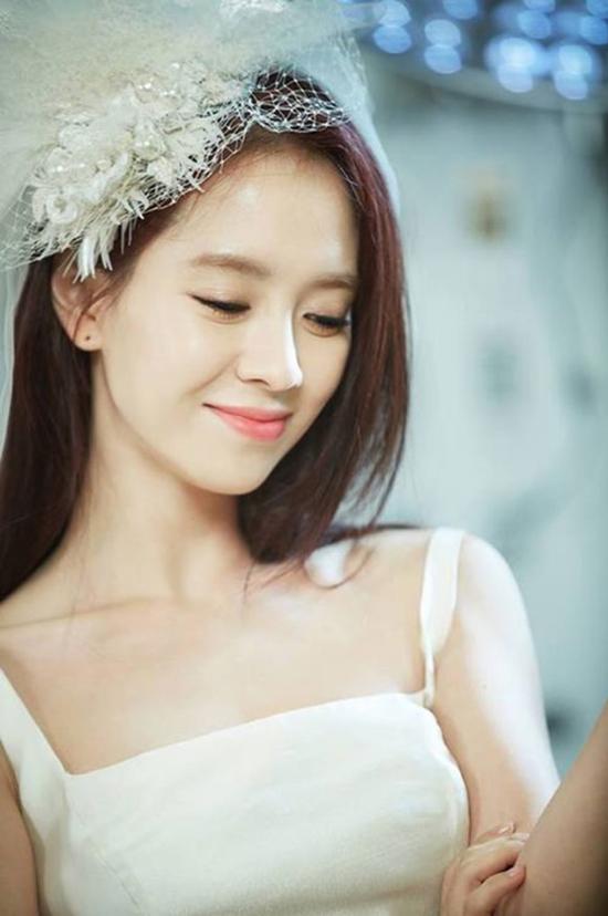 Song Ji Hyo (15/8/1981)