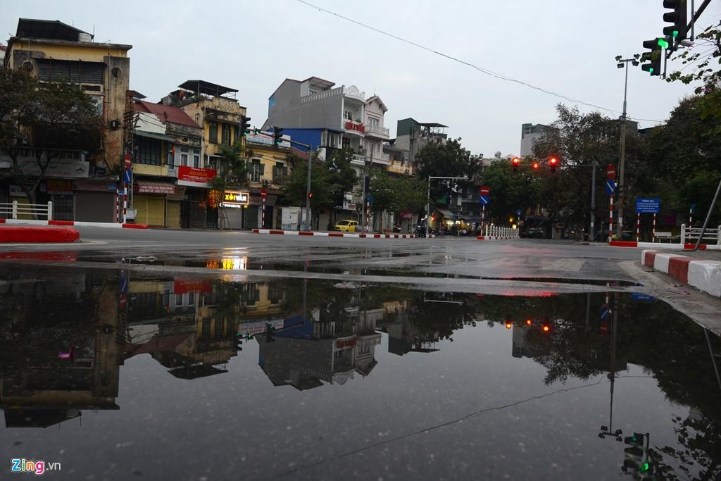 Ha Noi vang lang sang mung 1 Tet hinh anh 2