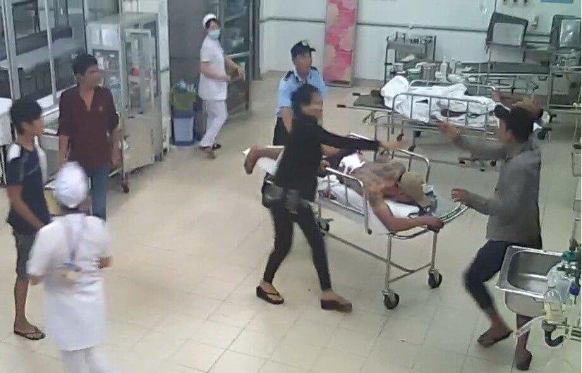 Khởi tố đối tượng truy sát trong bệnh viện, 4 người thương vong