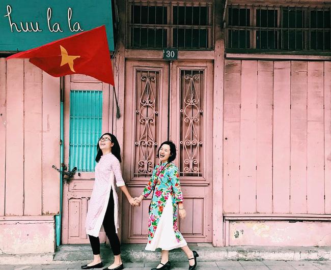 Mùng 1 Tết: Áo dài phá đảo mọi góc phố, trở thành trang phục hot nhất Tết này! - Ảnh 15.