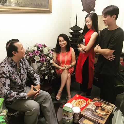 Hoai Lam chuc Tet gia dinh ban gai, ro tin sap to chuc dam cuoi