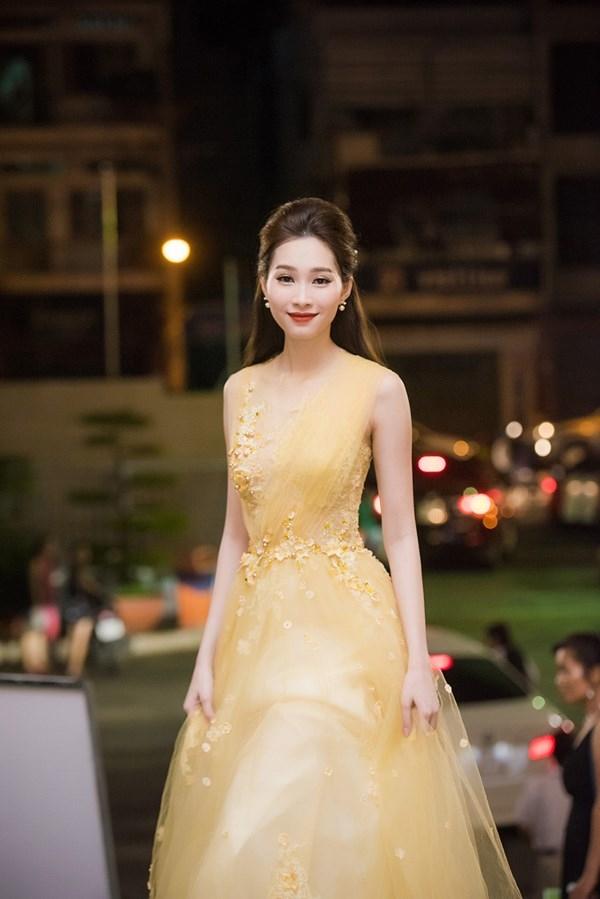 Trước khi thiết kế váy cho tân HHHV, Hoàng Hải vốn đã là NTK của mọi Hoa hậu Việt - Ảnh 4.