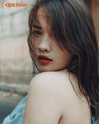 Sau khi được hỏi về định hướng tương lai, hot girl lai Việt - Nga Kamilla Nguyễn chia sẻ cô muốn theo nghiệp dịch thuật tiếng Nga bởi cô nàng này có nền tảng ngoại ngữ khá vững.