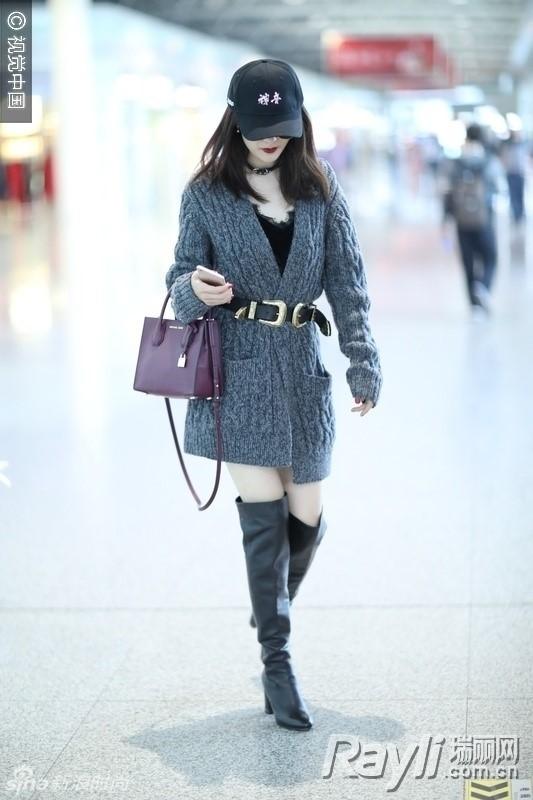 Sau nghỉ Tết, Dương Mịch sành điệu ở sân bay-6