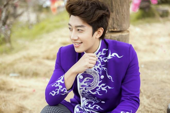 Vũ Quang cho hay năm nào cũng bị cha mẹ giục lấy vợ, song vì công việc quá bận, anh đành “phó mặc duyên trời”.