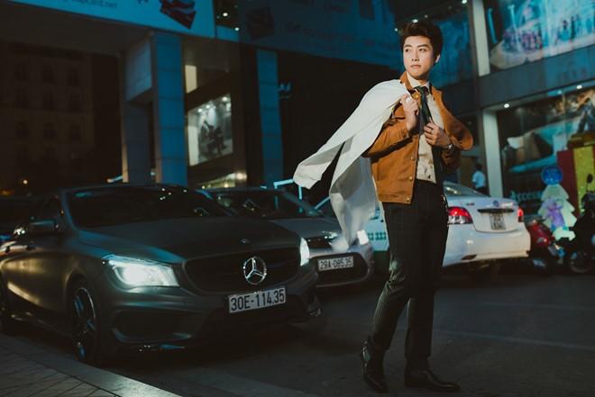 Chia sẻ với Zing.vn, Vũ Quang (nickname Tonio Vũ) tiết lộ sau khi được nhiều người biết tới, anh cảm thấy khá bất ngờ, hồi hộp. Điện thoại của anh phải sạc pin liên tục vì nhận rất nhiều tin nhắn Facebook.