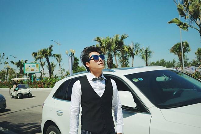 Nhờ gương mặt khá trẻ, Tonio thường xuyên bị nhầm thuộc thế hệ 9X. Chàng trai hài hước chia sẻ vì tính cách rất “teen”, anh thường bị bệnh nhân trêu chọc.