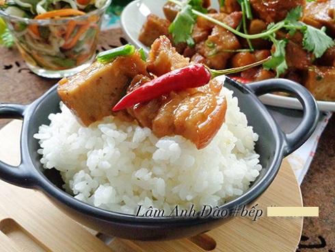 Tận dụng chả thừa sau Tết, làm món chả kho thịt