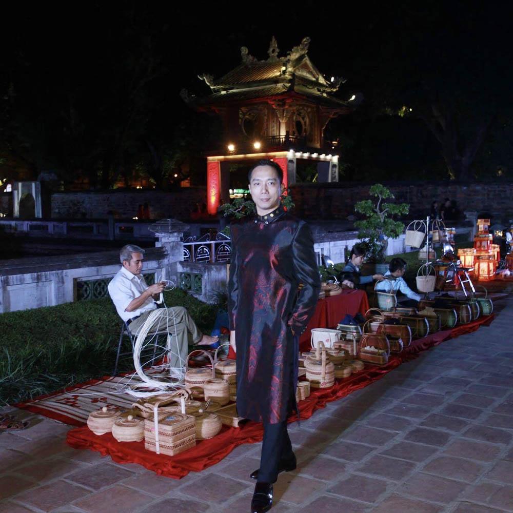 che ao dai cach tan la "mam tom tron socola" nghe danh da hon me dop! - 2