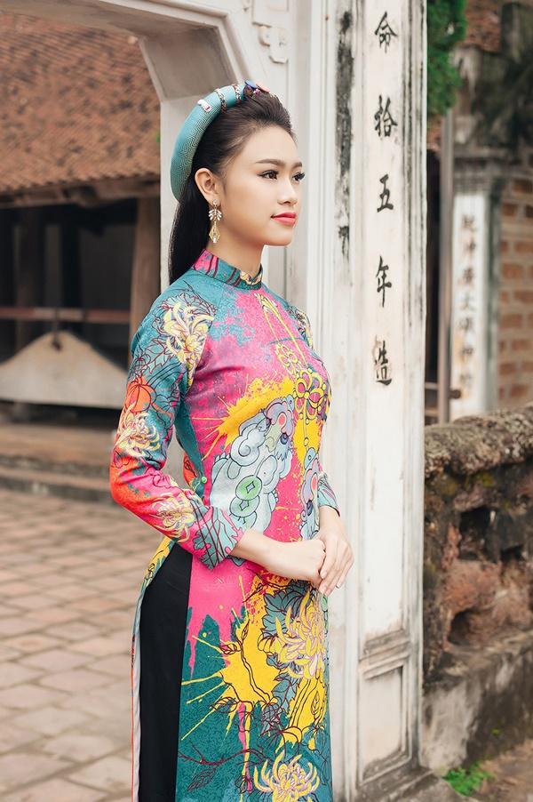 “Chính Vân bây giờ cũng ngạc nhiên vì sự nữ tính và mềm mại của mình. Trước đây, chỉ biết đến học thôi, khi đi thi Hoa hậu Việt Nam tóc Vân còn bạc nhiều đến nỗi phải đi nhuộm đen lại. Tham gia cuộc thi Hoa hậu Việt Nam 2016 quả thực đã mang lại cho Vân quá nhiều trải nghiệm đáng giá” - cô chia sẻ.