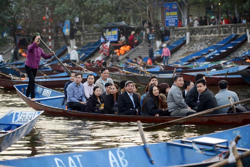 Hon loan khi tranh loc tai le khai hoi chua Huong hinh anh 3