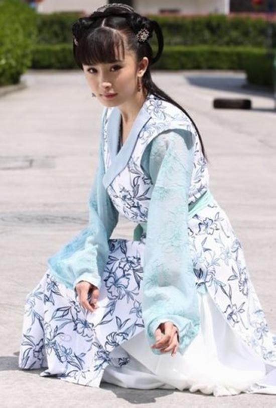 Trong phim, cô thủ vai một nữ sát thủ có tuổi tác trải dài suốt 16 năm, và xuyên suốt bộ phim.