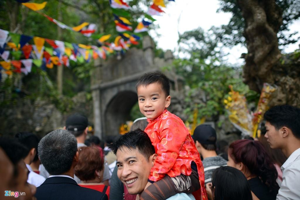 Với chủ đề “Lễ hội kỷ cương - Văn minh du lịch”, lễ hội năm nay đã giảm hẳn cảnh người dân rải tiền lẻ, xả rác, chen lấn... Giao thông đường bộ và thủy nội địa cũng thông thoáng an toàn hơn khi các đơn vị an ninh luôn thắt chặt, kiểm tra thường xuyên.