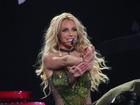 Britney Spears hớ hênh khi biểu diễn trên sân khấu