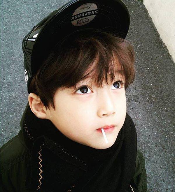 Có một cậu nhóc Hàn Quốc mới 7 tuổi, ăn mặc \'chất\' - 2sao
