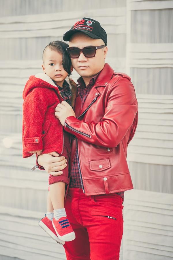 Dù chỉ nhận bé Nhím làm con nuôi nhưng trong suốt 3 năm qua có thể thấy tình yêu thương, sự chăm sóc của Đỗ Mạnh Cường dành cho cậu bé không hề thua kém ruột thịt bởi theo anh đây chính là duyên trời cho.