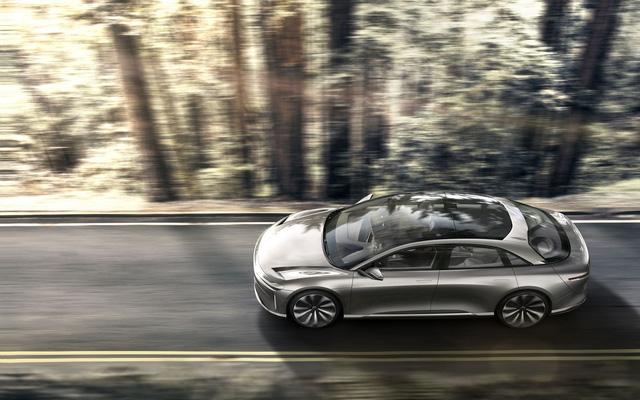 Siêu xe Lucid Air xuất hiện trên phố với vẻ sexy khó cưỡng - Ảnh 6.