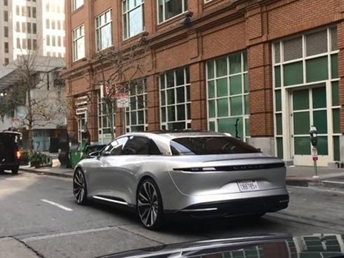 Siêu xe Lucid Air xuất hiện trên phố với vẻ sexy khó cưỡng