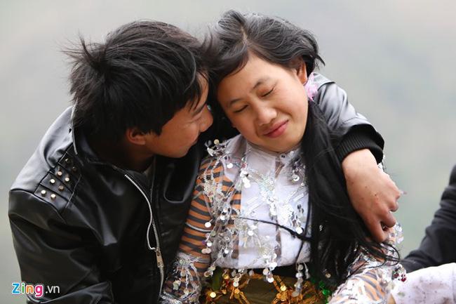 Tục bắt vợ (cướp vợ) còn tạo "cơ hội" cho những cặp yêu nhau. Nếu chàng trai nào có hoàn cảnh khó khăn mà nhà gái thách cưới quá cao, nhưng khi đã bắt được nàng về nhà thì phía nhà gái bắt buộc phải đồng ý và đám cưới sẽ diễn ra.