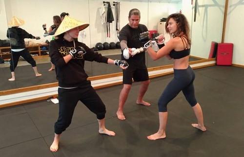 Ngo Thanh Van khoe anh hau truong phim quay cung Will Smith hinh anh 4