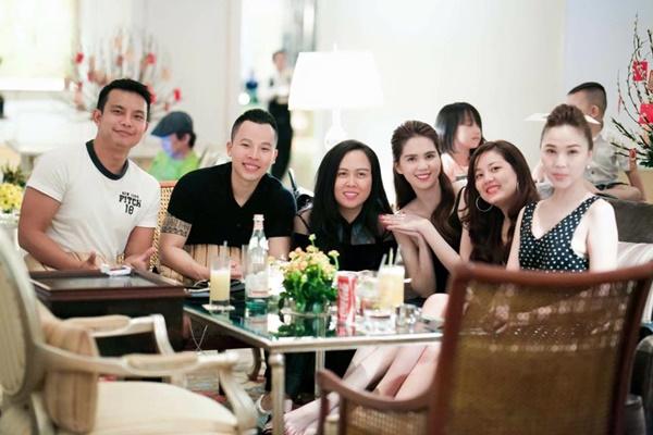 Những người bạn thân thiết bên nhau sau thời gian xa cách, những mối quan hệ tri kỷ này đã kéo dài đến cả chục năm, kéo gần họ lại với nhau khi tham gia showbiz.