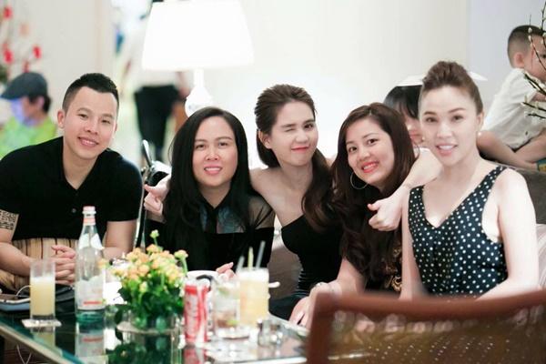 để có thẻ ăn thỏa thuê, nói chuyện thỏa thích và cười thả ga để có thể quên...hết sự đời bởi những gì họ nói với nhau là để cười, tươi và vui.