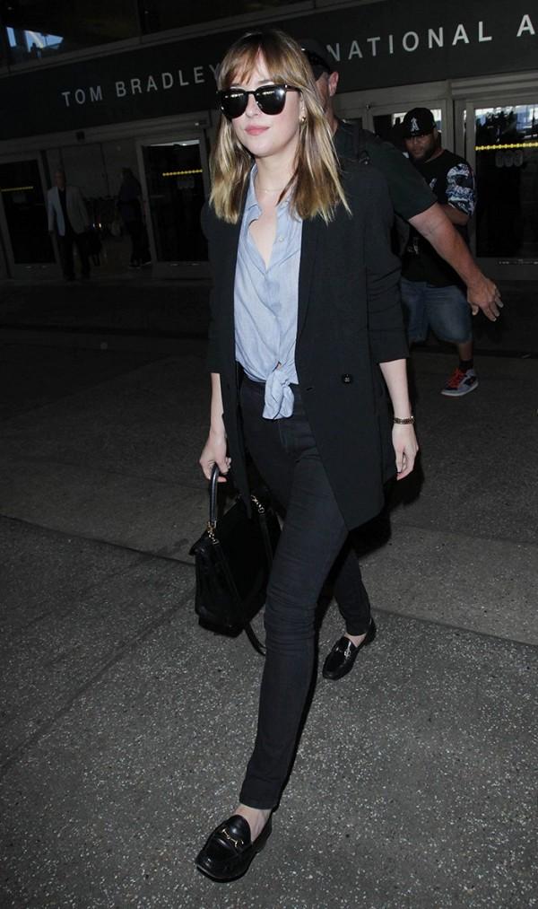 Street style bien hoa voi jeans cua my nhan '50 sac thai' hinh anh 7