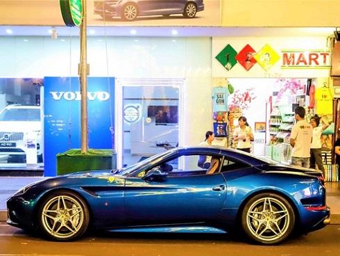 Siêu xe Ferrari California T thứ hai xuất hiện ở Sài Gòn