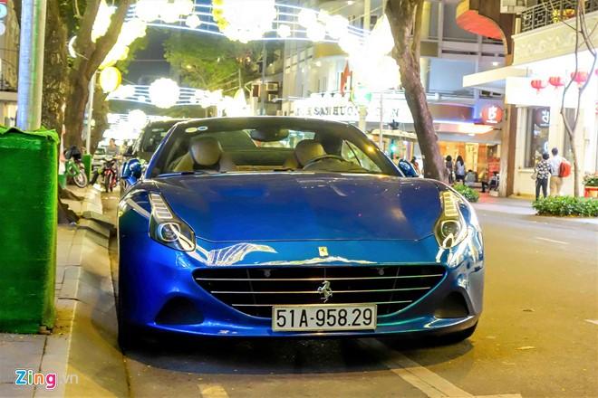 Sieu xe Ferrari California T thu hai xuat hien o Sai Gon hinh anh 1
