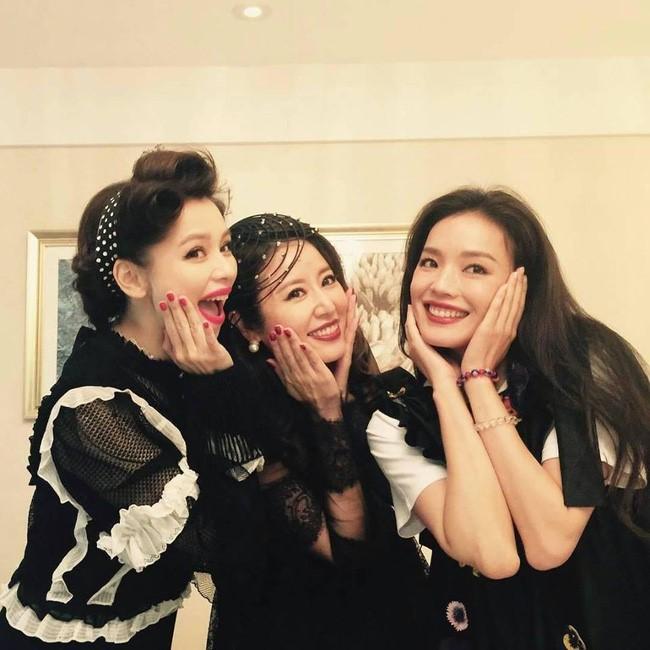 Lam Tam Nhu vua sinh con da len trang bia tap chi hinh anh 6