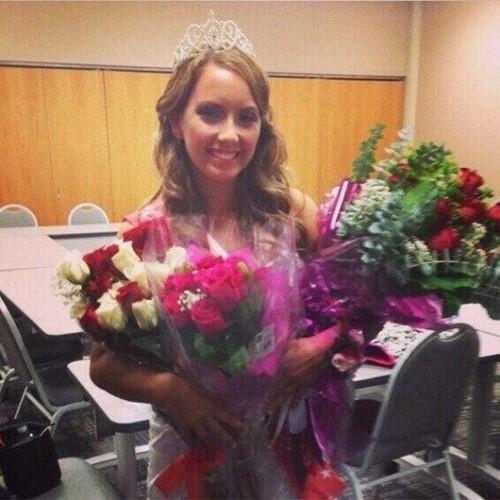 Con gai Eminem khong chi xinh dep ma con hoc rat gioi hinh anh 8