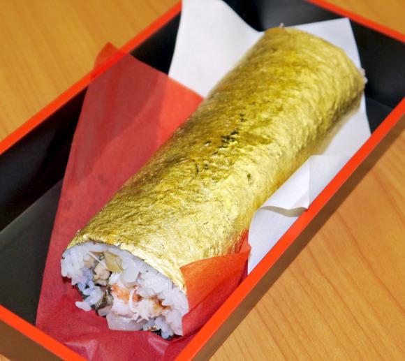 Sushi dát vàng sang mồm dành riêng cho hội thừa tiền - Ảnh 3.