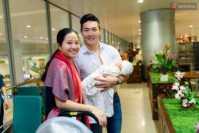Vợ con ra sân bay Tân Sơn Nhất đón anh em Hoàng tử xiếc về nước sau khi phá kỷ lục thế giới-3