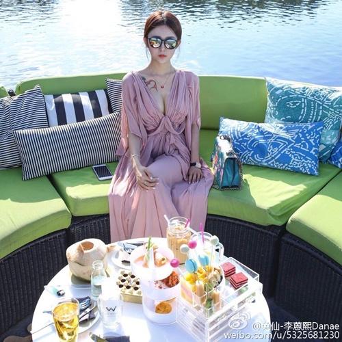 ngo ngang than hinh boc lua tuoi 17 cua 