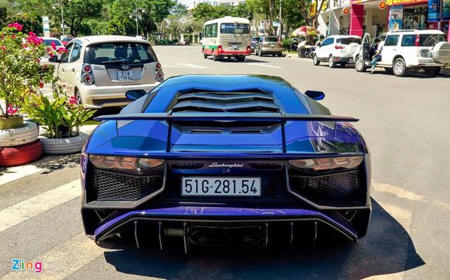 Minh Nhựa dạo phố Sài Gòn bằng siêu xe 35 tỷ mới lấy biển - Ảnh 2.