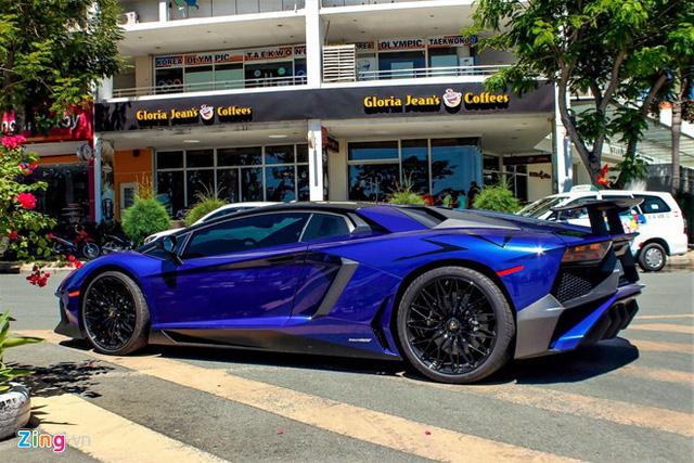 Minh Nhựa dạo phố Sài Gòn bằng siêu xe 35 tỷ mới lấy biển - Ảnh 7.