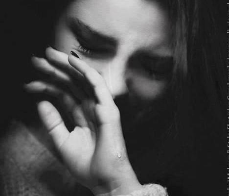 Cô đơn nên vội nắm tay sai người...