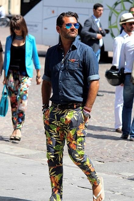 Tỷ phú Hoàng Kiều mặc quần hoa không hề "lạc quẻ" - 4