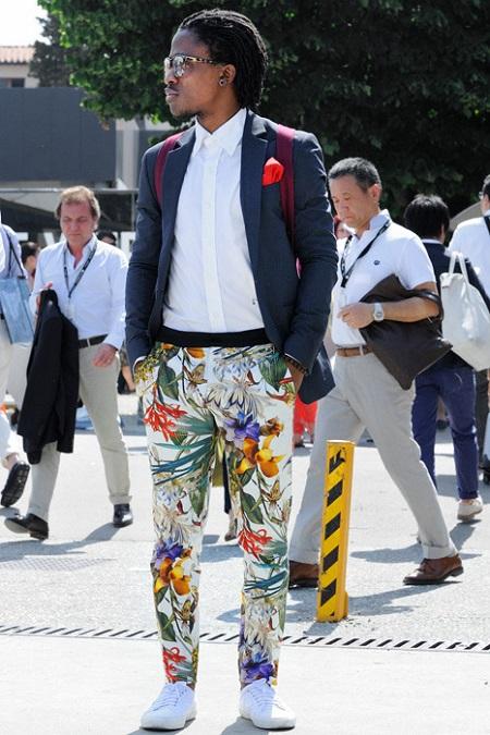 Tỷ phú Hoàng Kiều mặc quần hoa không hề "lạc quẻ" - 5