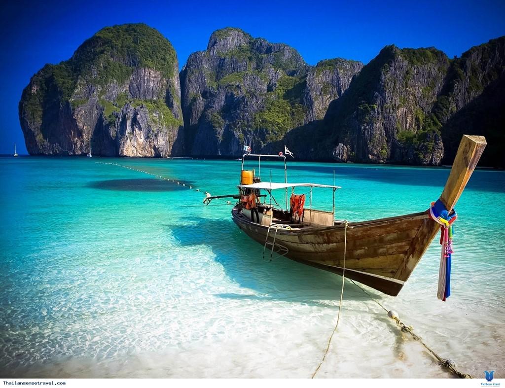 Nằm trên bờ biển phía tây nam của Thái Lan, Krabi là một trong những khu nghỉ mát bãi biển nổi tiếng nhất thế giới, với mặt biển xanh, bầu trời trong,  và ẩm thực ngon miệng. Ảnh: Thailansensetravel.