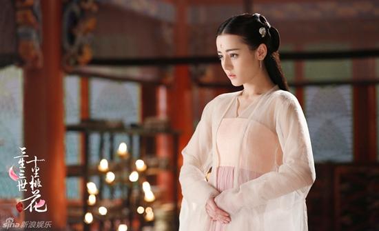 Trong phim, Địch Lệ Nhiệt Ba vào vai Phượng Cửu,  tiểu điện hạ của Thanh Khâu và cũng là cháu gái của Bạch Thiển.