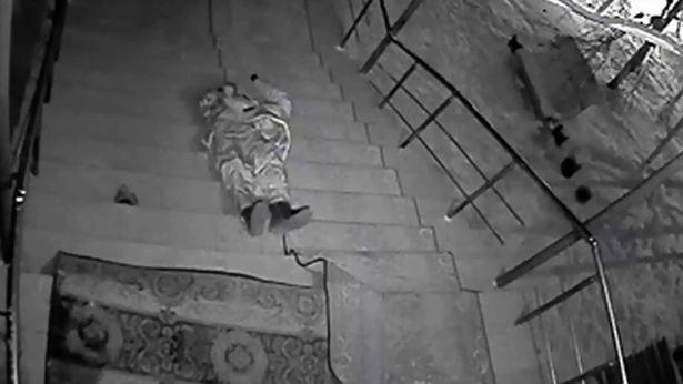 Người đàn ông tật nguyền bị bỏ mặc ngoài trung tâm chăm sóc tới chết giữa thời tiết -30 độ C - Ảnh 2.